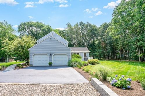 3 Wellfleet Dr, Norfolk, MA 02056-1811