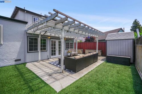 2165 Bradhoff Ave, San Leandro CA 94577-6119 exterior