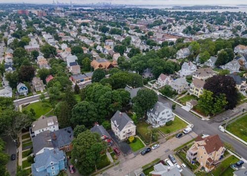 41 Marion St, Quincy, MA 02170-3305