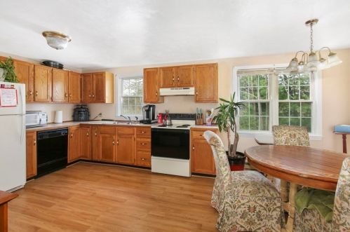 142 St, East Brookfield MA 01515-1612 exterior