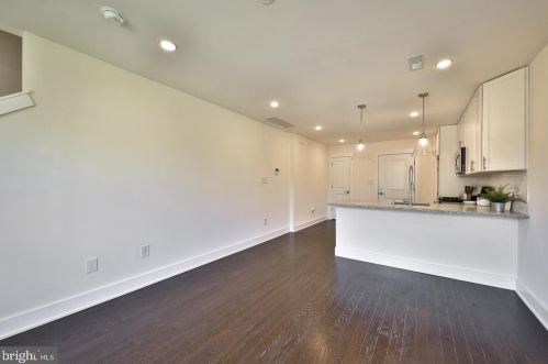 1948 6th St, Philadelphia, PA 19122-2104