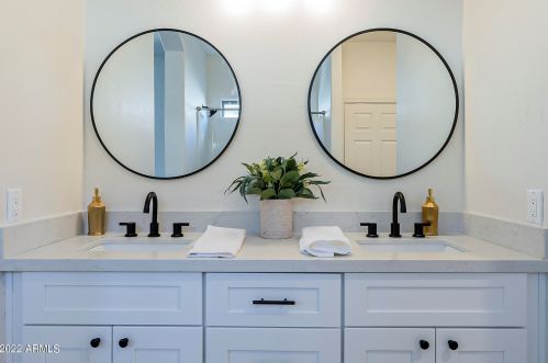 603 Beautiful Ln, Phoenix AZ 85042-7074 exterior