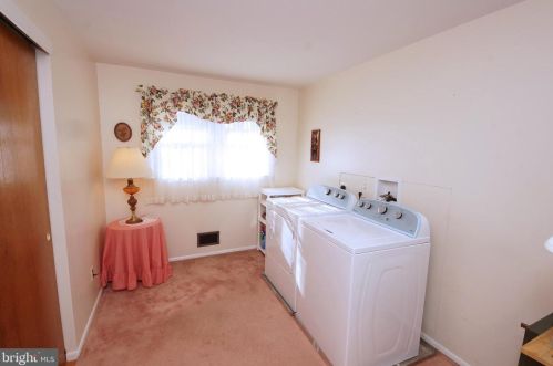 27 Jamaica Way, Trenton NJ 08610-1314 exterior