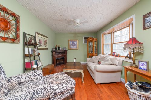 41 Salem Ln, Little Silver NJ 07739-1038 exterior