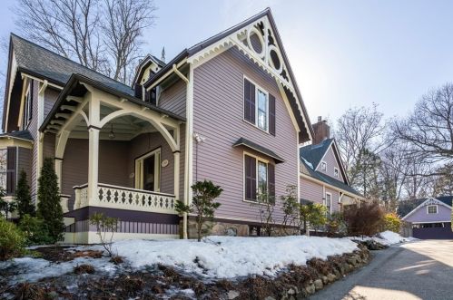 120 Pleasant St, Newton MA 02459-1810 exterior