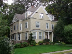 795 Chestnut St, Newton, MA 02468-2329