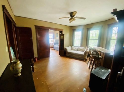 7 Kendall St, Worcester MA 01605-2715 exterior