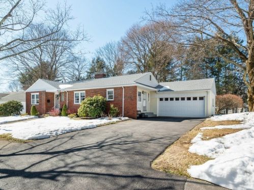 9 Southwood Rd, Worcester, MA 01609-1430