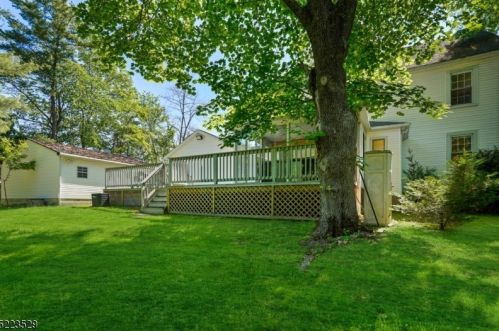 27 Ridgedale Ave, East Hanover NJ 07936-1804 exterior