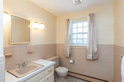 27 Huettner Rd, Falmouth MA 02543-1508 exterior