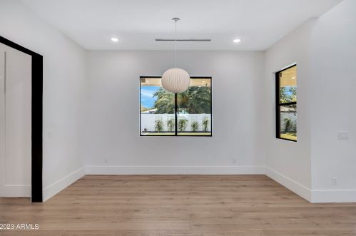 2053 37 Pl, Phoenix AZ 85050-8309 exterior