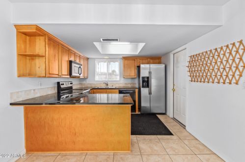 3222 Clinton St, Phoenix AZ 85028-3023 exterior