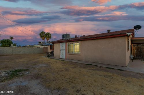 4916 Amelia Ave, Phoenix AZ  85031-2711 exterior