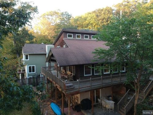 125 Upper Lakeview Ave, Skyline Lakes NJ  07456-2831 exterior