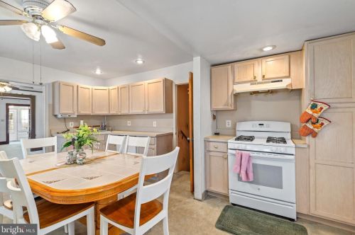 329 Buck St, West Deptford NJ 08066-1060 exterior