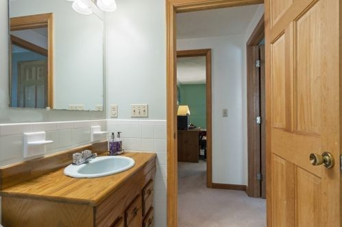 2 Jonathan Rd, Burlington MA 01803-1414 exterior