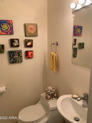 14052 Canterbury Dr, Phoenix AZ 85023-6211 exterior