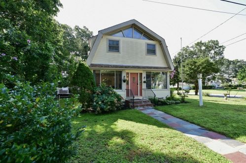 22 Ash St, Wareham MA  02571-2301 exterior