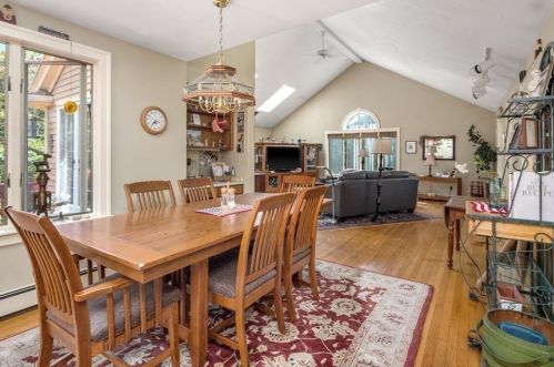 121 Warren Ave, Plymouth MA 02360-2427 exterior