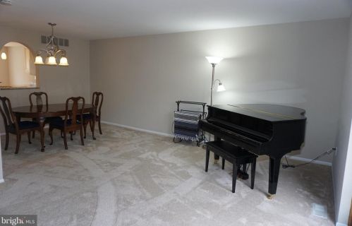 11916 New Country Ln, Columbia MD 21044-4405 exterior