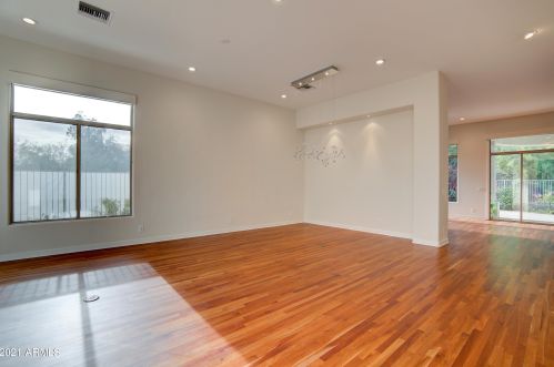 6402 28th St, Phoenix AZ  85042-4717 exterior