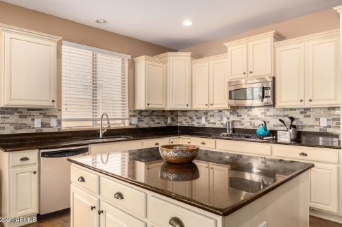 5227 Desperado Way, Phoenix AZ  85083-7353 exterior