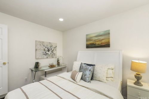 6 Palamedes, Irvine CA 92604-1930 exterior