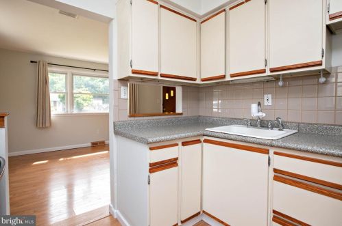 121 Hannold Blvd, West Deptford NJ 08096-1815 exterior