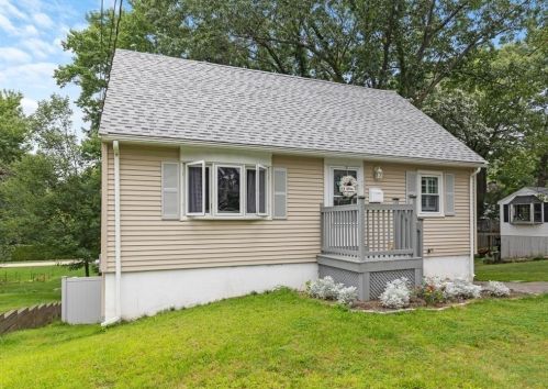 49 Albert Rd, Weymouth, MA 02189-2144