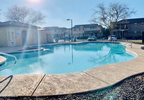 2837 73 Dr, Phoenix AZ 85043-7231 exterior