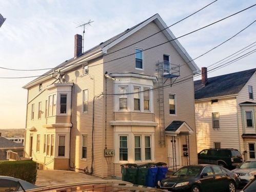 192 Barnaby St, Fall River, MA 02720-3556