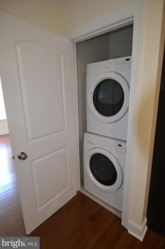 416 15th St, Philadelphia PA 19146-1663 exterior