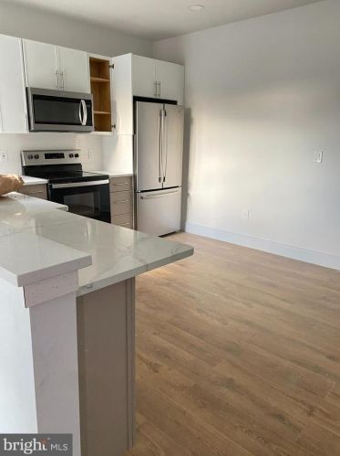 924 5th St, Philadelphia, PA 19123-1402