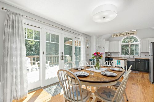 385 Glacier Hl Rd, Eastham MA 02642-2168 exterior