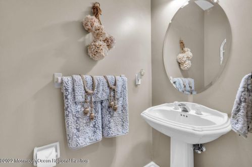 1 Highland Dr, Jackson Twp NJ 08527-1213 exterior