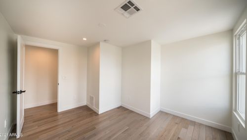 70 Edgemont Ave, Phoenix AZ 85035-2212 exterior