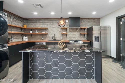 1413 Edgemont Ave, Phoenix AZ 85035-1809 exterior