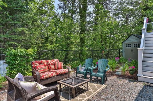 2 Uncle Zlotis Rd, Chatham MA 02633-1595 exterior