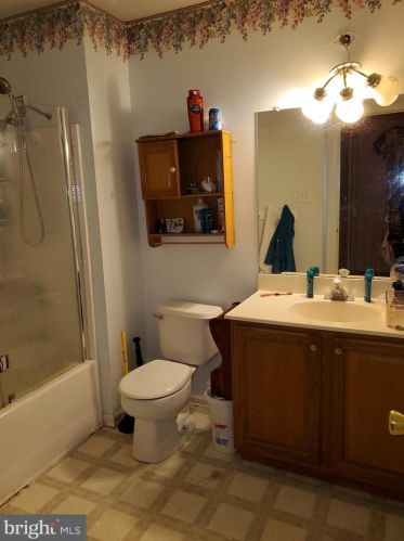 111 Ladds Ln, West Deptford NJ 08093-2319 exterior