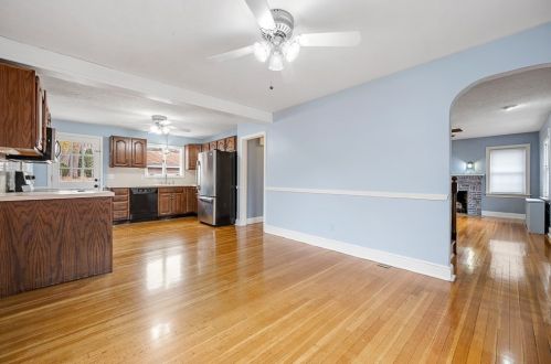 11 Fisher Rd, Worcester MA 01602-2810 exterior