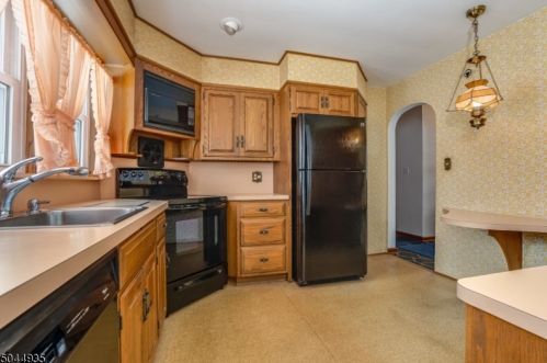 1 Elmhurst Rd, Milford, NJ 08848-1506