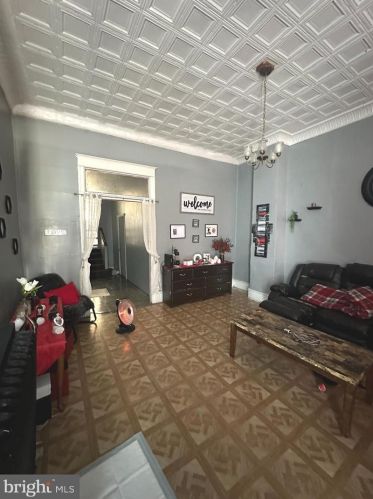 3855 6th St, Philadelphia, PA 19140-3326