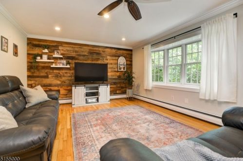 13 Beech Ct, Skyline Lakes NJ 07456-2503 exterior