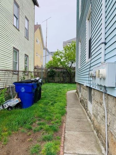 274 Cambridge St, Fall River MA 02721-2604 exterior