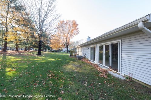 37 Boxwood Ter, Tinton Falls NJ 07701-6704 exterior