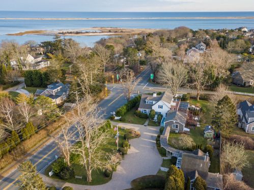 407 Old Harbor Rd, Chatham MA 02633-2375 exterior