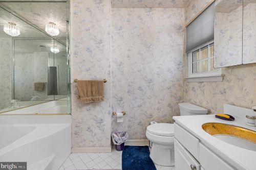 36 Kelly Dr, West Deptford NJ 08096-6712 exterior