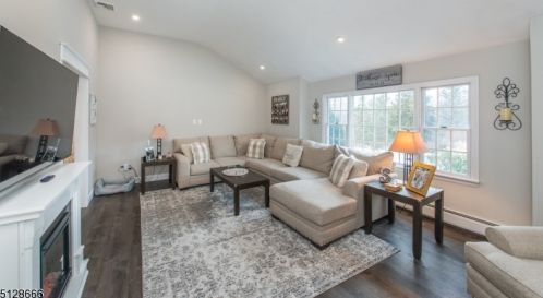 30 Stratfordshire Dr, Wantage NJ  07461-4223 exterior