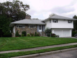 23 Selwyn Rd, Newton, MA 02461-2123