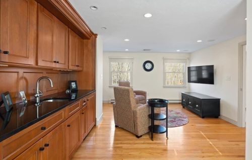 8 Captain Thomson Ln, Hingham MA 02043-3459 exterior